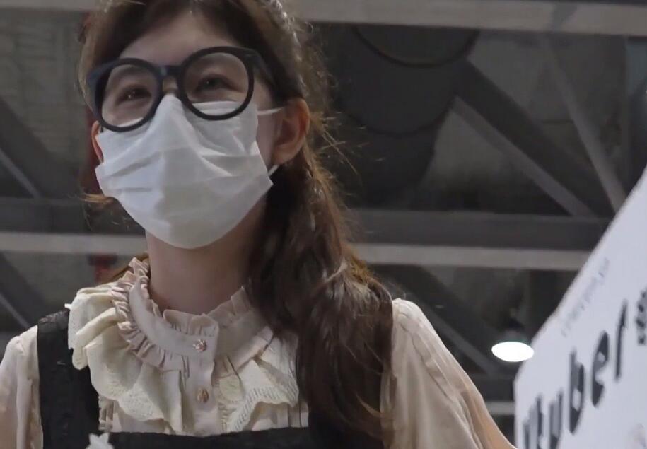 【xxn-254】两位一起摆摊的小姐姐..紫发cos和lo裙白丝格子内