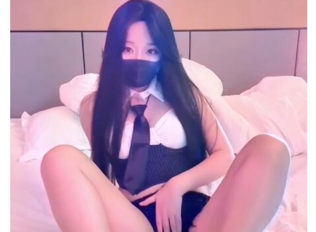 【剧情演绎】小羊MM – 排卵期饥渴的妹妹自慰 被哥哥发现强行插入 抽送湿嫩的白虎小穴 后入中出溢出色情精液